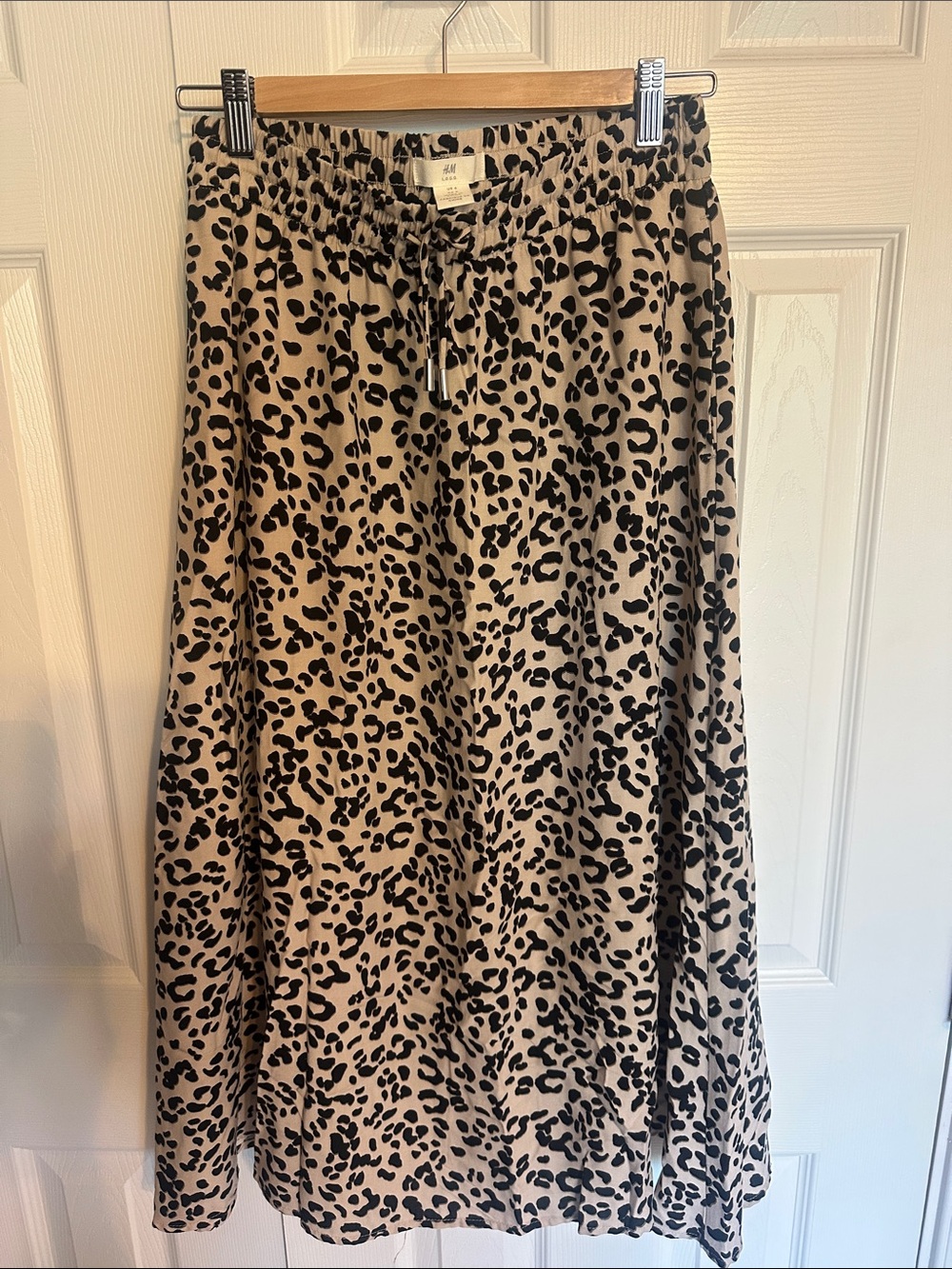 Like New Midi Skirt w Pockets